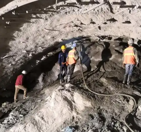 衢江拱顶带模注浆料的施工流程及注意事项
